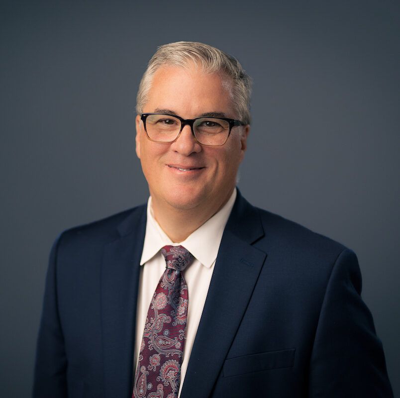 Headshot of Chris Robinson