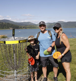 Family playing disc golf at Mossyrock Park