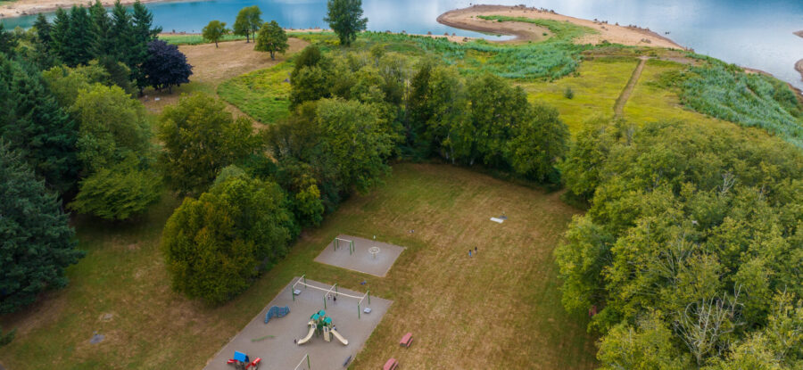 Aerial view of mossyrock park, featuring playground and water